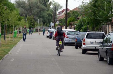 Cu biţa pe Peţa: Prima pistă de biciclete autentică va lega cartierele Rogerius şi Nufărul